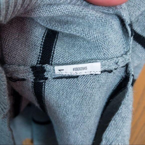 Forever 21 Pull Over Sweater/ Sweatshirt Gray and Black Stripes Size Sma… - Picture 5 of 7